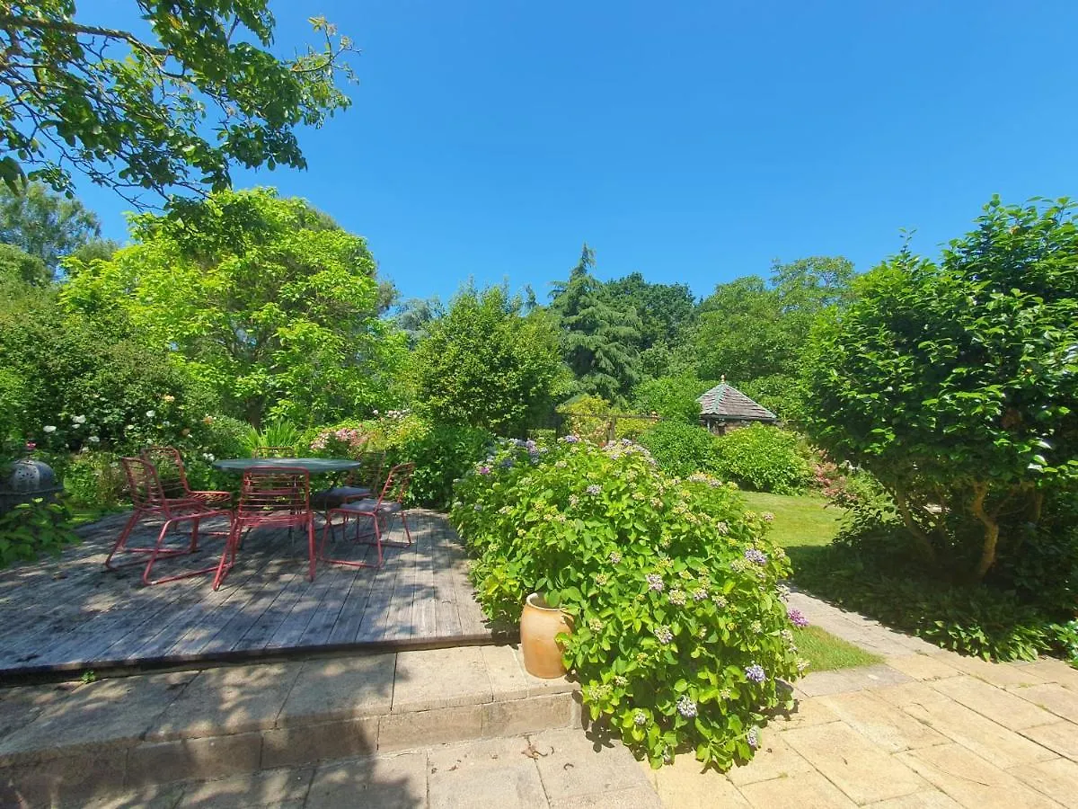 Vakantiehuis Maison En Pierre Dans Son Nid De Verdure Roz-Landrieux