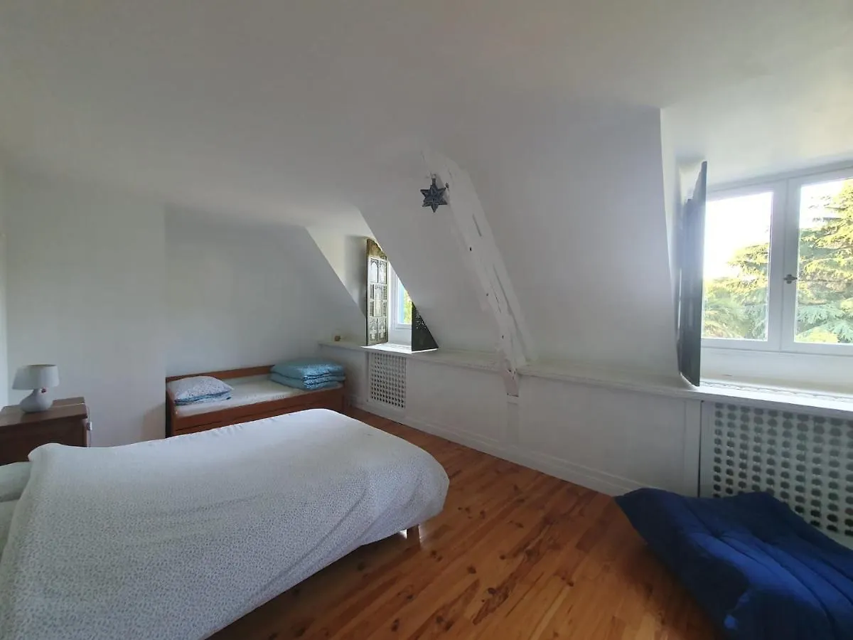 Vakantiehuis Maison En Pierre Dans Son Nid De Verdure Roz-Landrieux