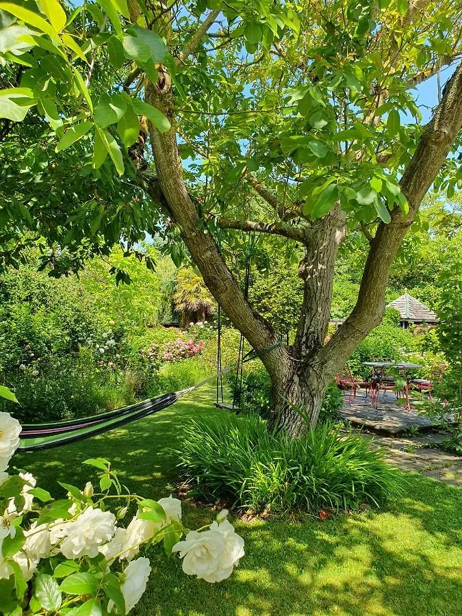 Vakantiehuis Maison En Pierre Dans Son Nid De Verdure Roz-Landrieux